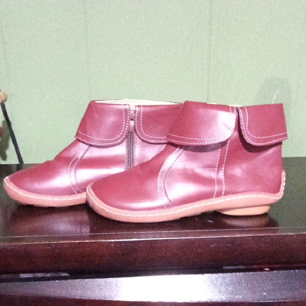 Elegant Maroon Ankle Booties - Picture 1 of 6
